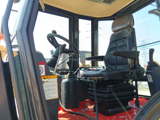 Χρησιμοποιούμενο φορτιστή JCB 3CX σε καλή κατάσταση με ονομαστικό φορτίο 6 τόνων και έτος 2016