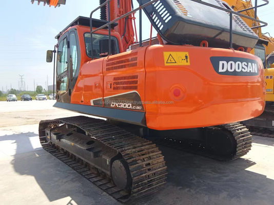 Χρησιμοποιούμενη εκσκαφέας Doosan DX300 με χωρητικότητα κουβάς 1,5m3 και βάρος μηχανής 30000 KG