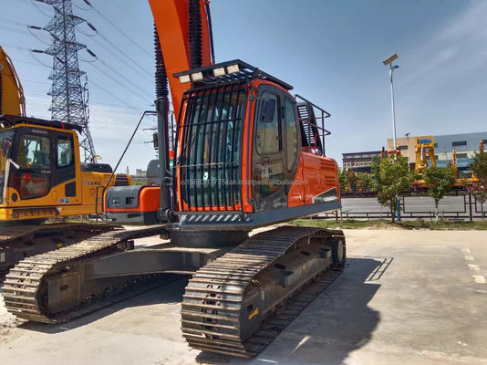 Χρησιμοποιούμενη εκσκαφέας Doosan DX300 με χωρητικότητα κουβάς 1,5m3 και βάρος μηχανής 30000 KG