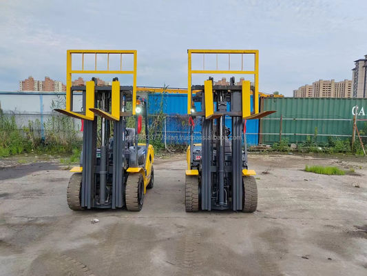 Χρησιμοποιήθηκε Komatsu 30 ανελκυστήρας με εξαιρετικές επιδόσεις και Min. ύψος ανύψωσης 4.5