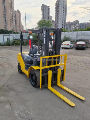 Χρησιμοποιήθηκε Komatsu 30 ανελκυστήρας με εξαιρετικές επιδόσεις και Min. ύψος ανύψωσης 4.5