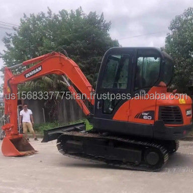 Εκσκαφείς Doosan 6TON Dx60 Εκσκαφείς κατασκευαστικών γραμμών Original Λιγότερες ώρες εργασίας