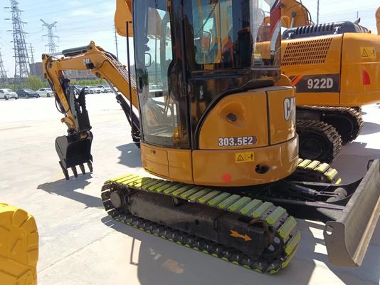 303.5Ε2 Χρησιμοποιούμενη σκάφτρα Caterpillar με αρχικό υδραυλικό κύλινδρο και ισχύ 31,1 KW