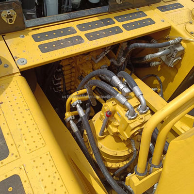 Εκσκαφείς δεύτερου χειριστή Komatsu PC450-7 και PC450-8 με αρχική υδραυλική βαλβίδα