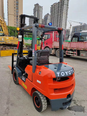 3000 kg Βάρος TOYOTA 7F30 Χρησιμοποιούμενο πετρελαιοκίνητο φορτηγό 99% 2012 μοντέλο για μεγάλη απόδοση